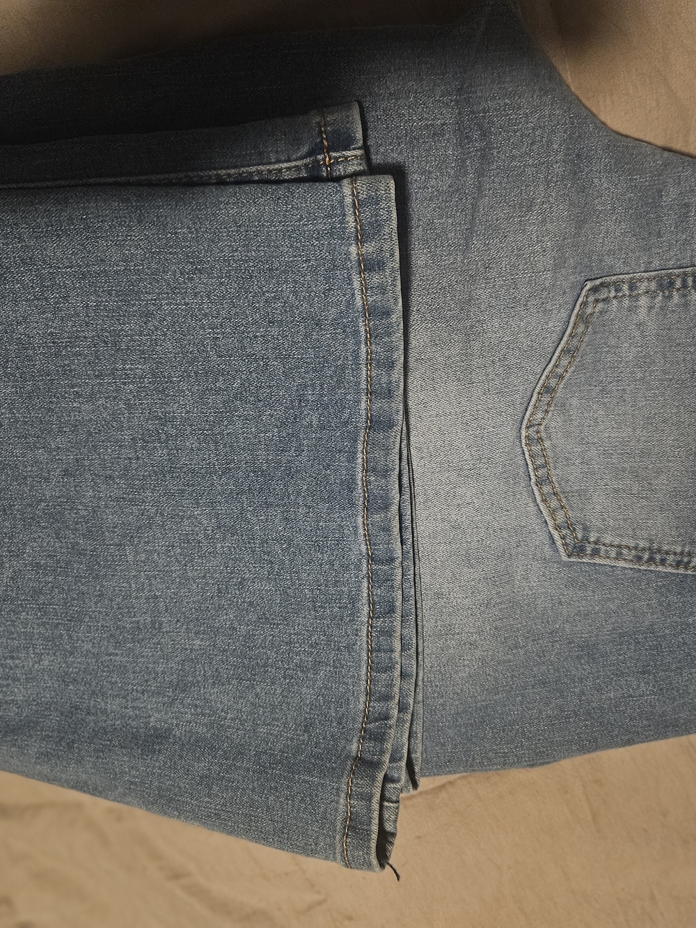 Guess Jeans - Picture 3 of 6